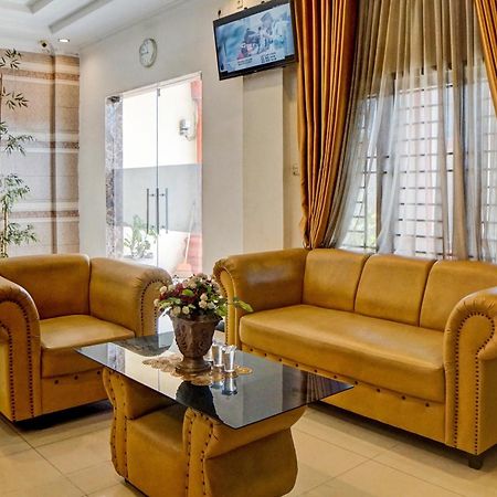 Oyo 92638 Jr Residence Syariah Medan Exteriör bild