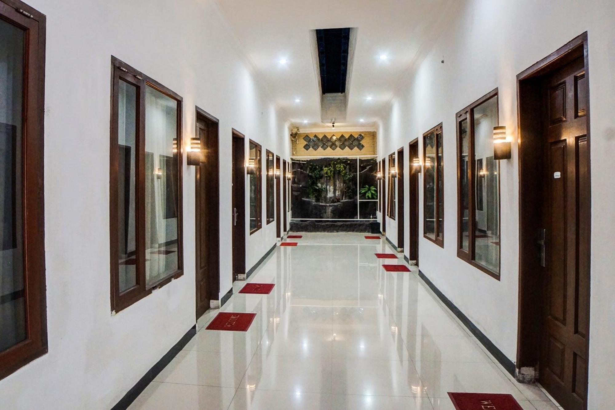 Oyo 92638 Jr Residence Syariah Medan Exteriör bild
