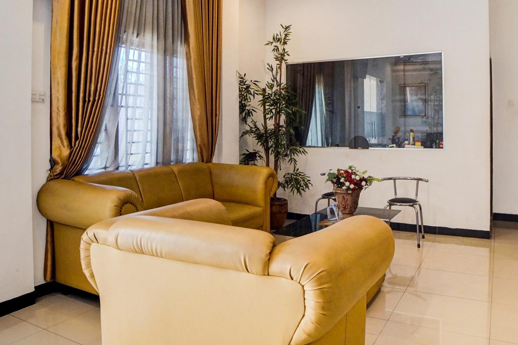 Oyo 92638 Jr Residence Syariah Medan Exteriör bild
