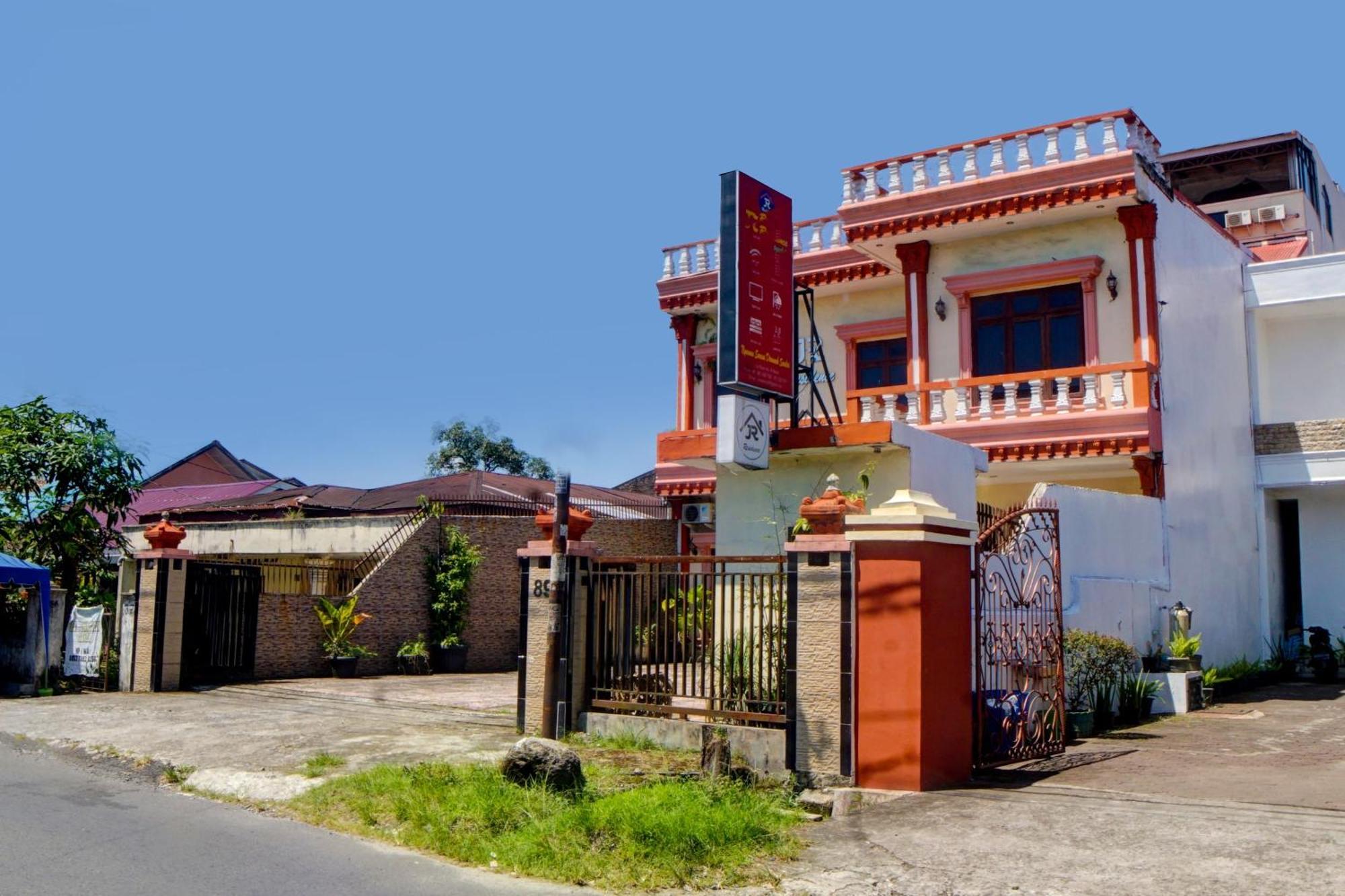 Oyo 92638 Jr Residence Syariah Medan Exteriör bild