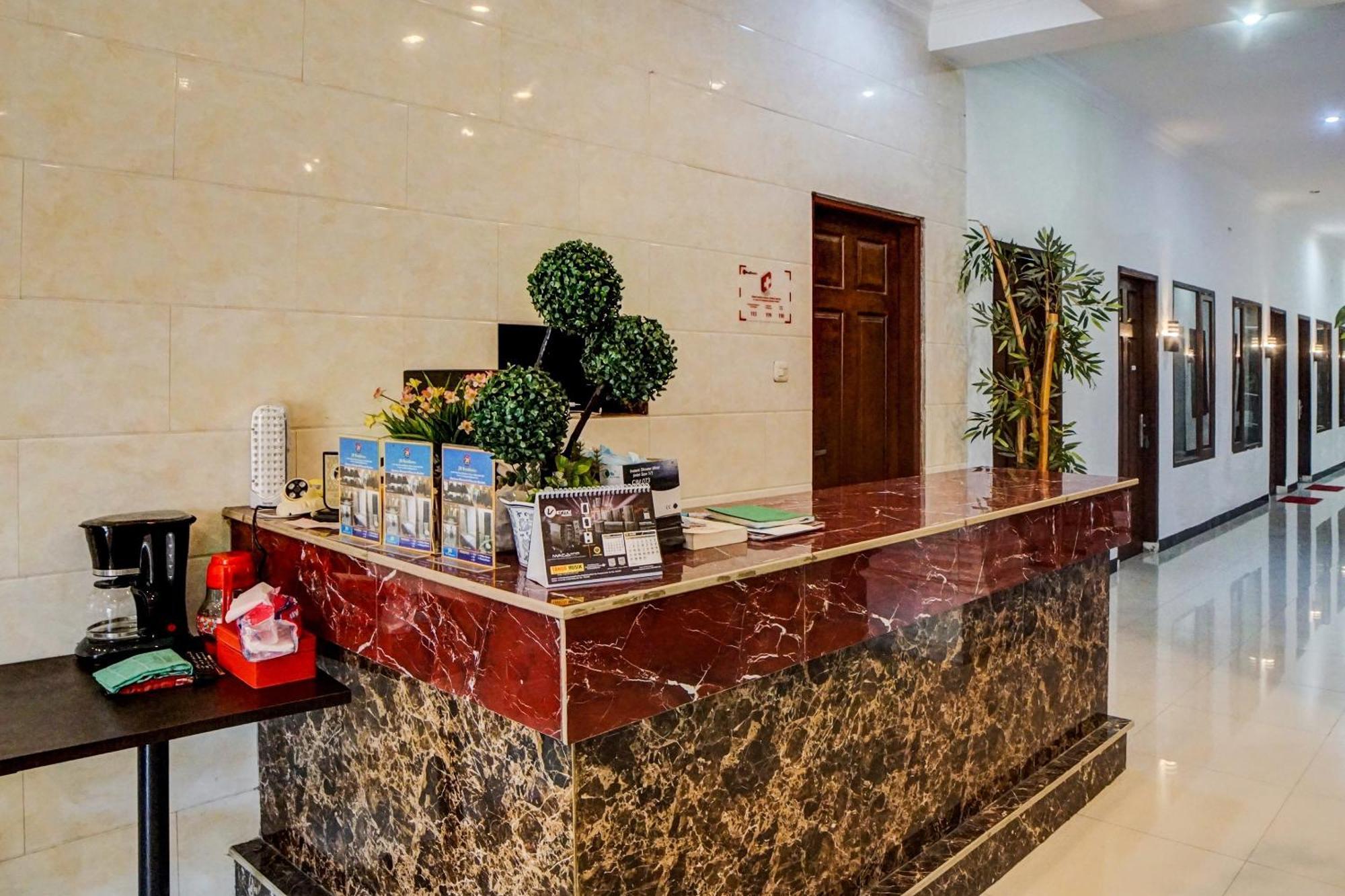Oyo 92638 Jr Residence Syariah Medan Exteriör bild