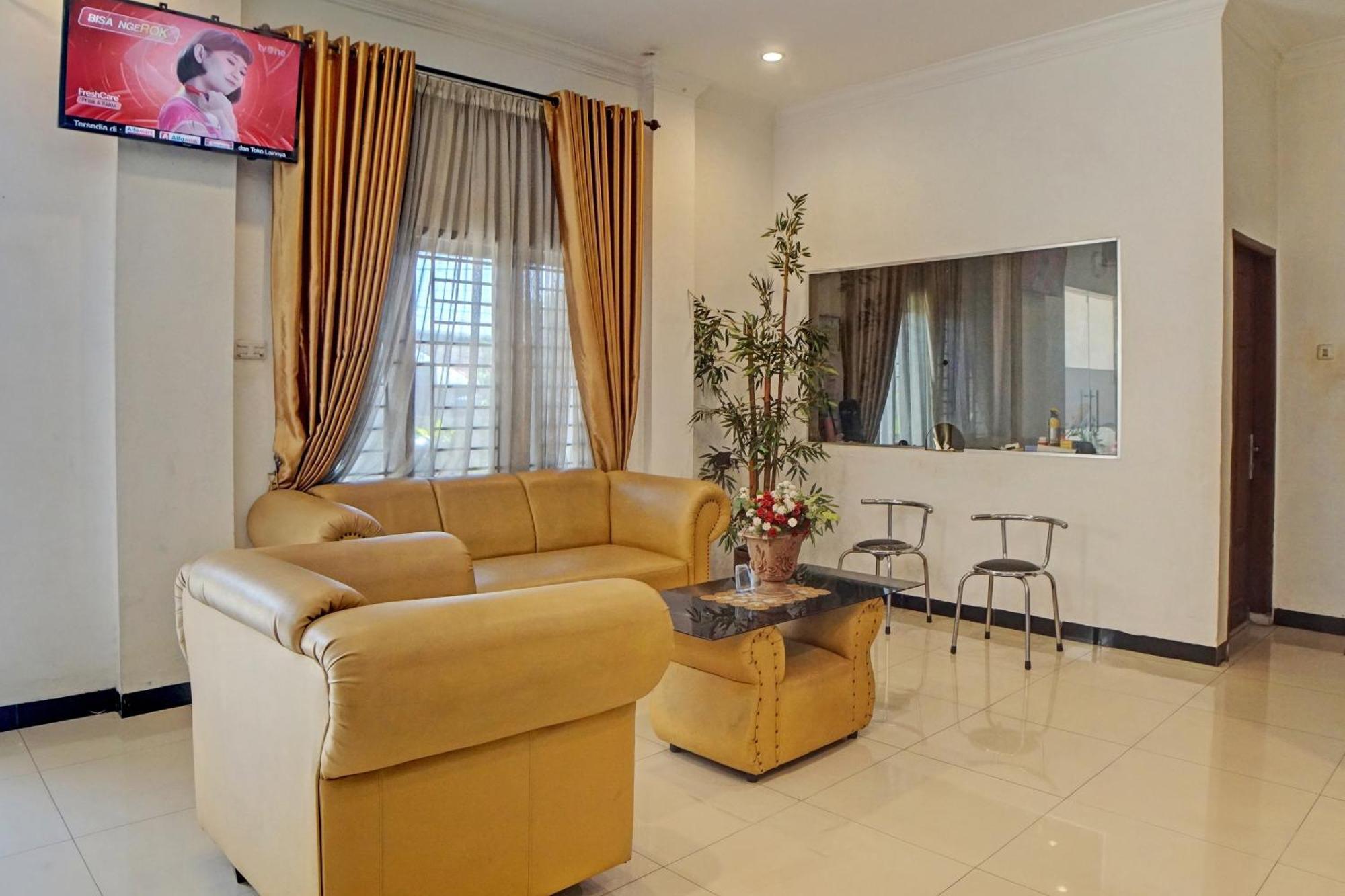 Oyo 92638 Jr Residence Syariah Medan Exteriör bild