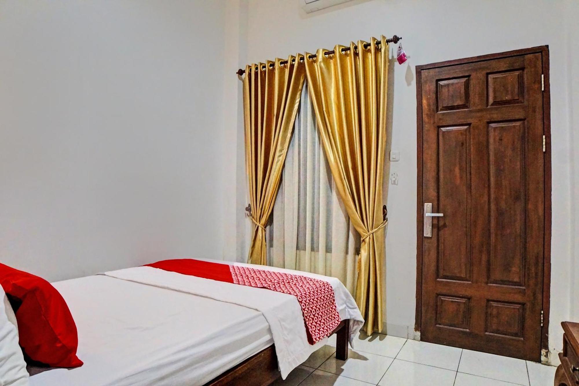 Oyo 92638 Jr Residence Syariah Medan Exteriör bild