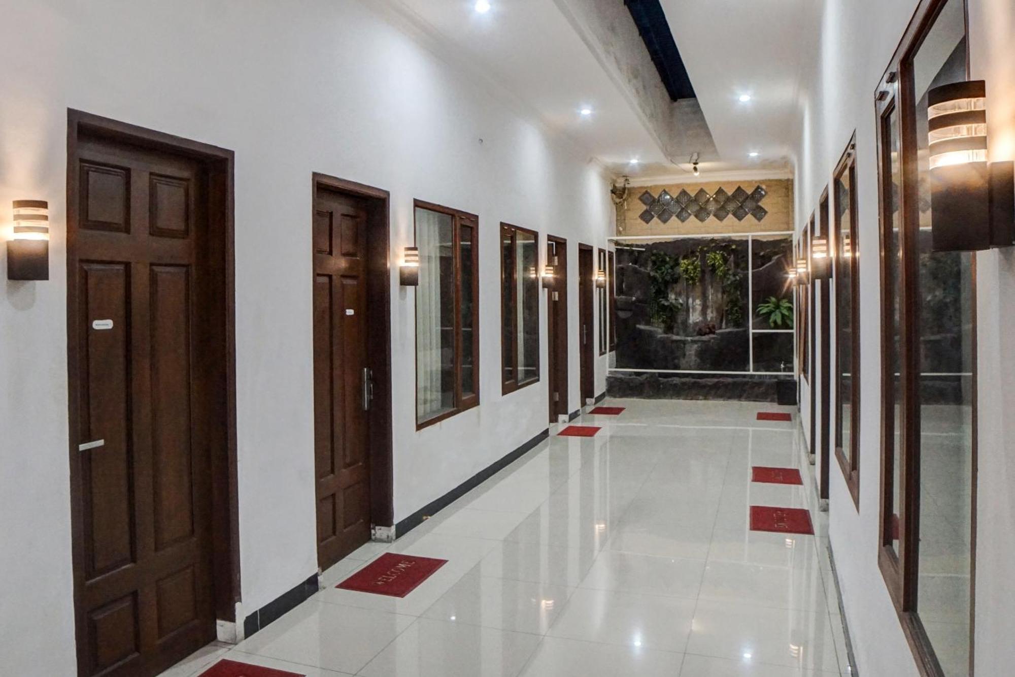 Oyo 92638 Jr Residence Syariah Medan Exteriör bild