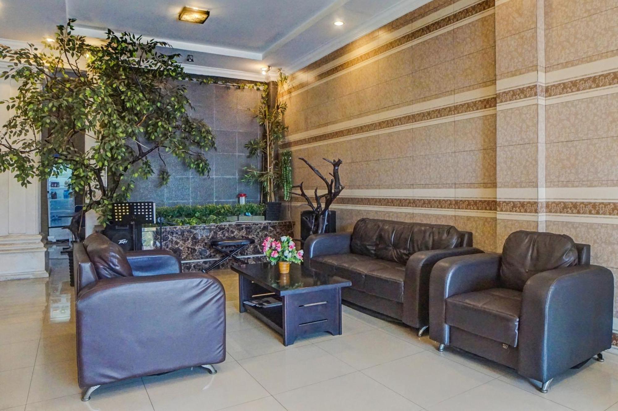 Oyo 92638 Jr Residence Syariah Medan Exteriör bild